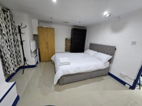 Savers Apartment Close to Emirates Stadium!